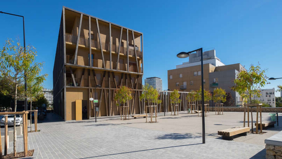 Place Serge Reggiani, quartier des Poètes